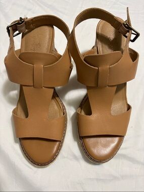 Crown vintage sandals  Tan Leather T-Strap with Buckle